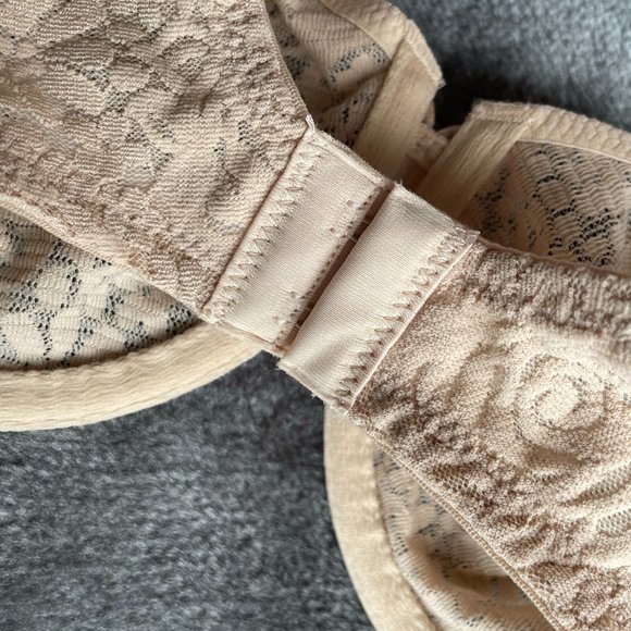 Never worn - with tags. Wacol "Halo Lace" bra cream 10DD - Picture 5 of 7